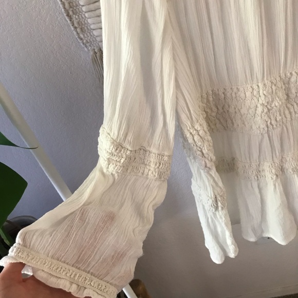 Hinge • Creamy White Embroidered Blouse - Picture 5 of 10